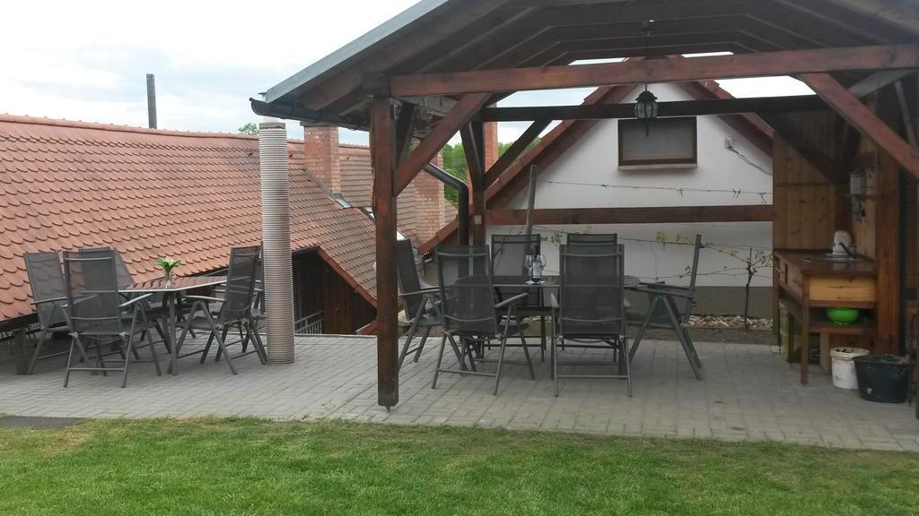 Sklep U Veselych Lejlighed Mutěnice Eksteriør billede